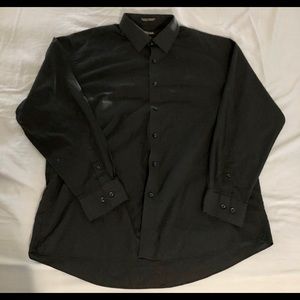Pierre Cardin men’s slim fit dress shirt.